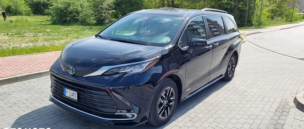 Toyota Sienna cena 214000 przebieg: 45000, rok produkcji 2021 z Turek małe 254